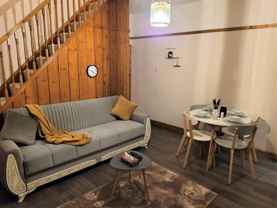 Nice 4-Bedroom Vacation Home With Indoor Fireplace Wellington  Ngoại thất bức ảnh