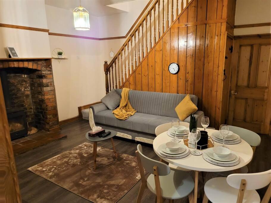 Nice 4-Bedroom Vacation Home With Indoor Fireplace Wellington  Ngoại thất bức ảnh