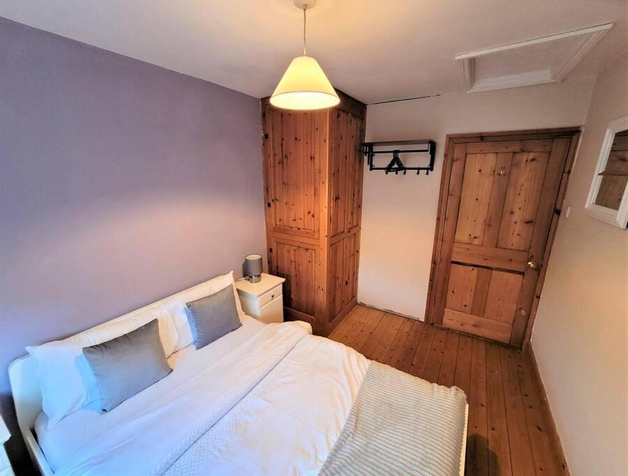Nice 4-Bedroom Vacation Home With Indoor Fireplace Wellington  Ngoại thất bức ảnh