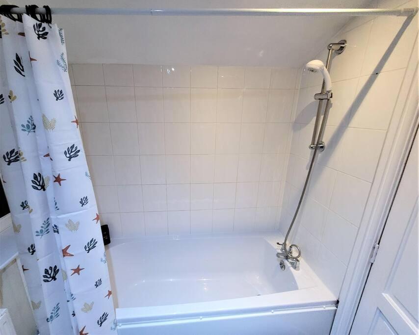Nice 4-Bedroom Vacation Home With Indoor Fireplace Wellington  Ngoại thất bức ảnh