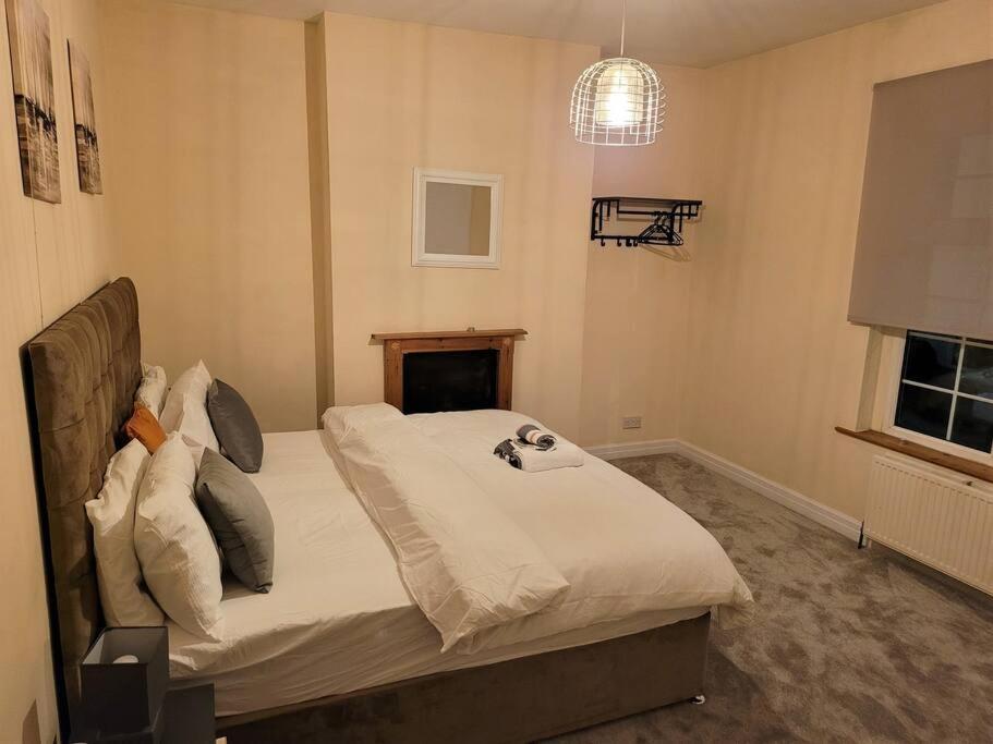 Nice 4-Bedroom Vacation Home With Indoor Fireplace Wellington  Ngoại thất bức ảnh